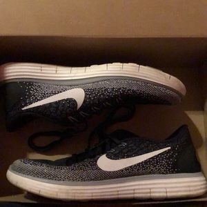 Women’s Nike Sneaker Free Run Distance US 7